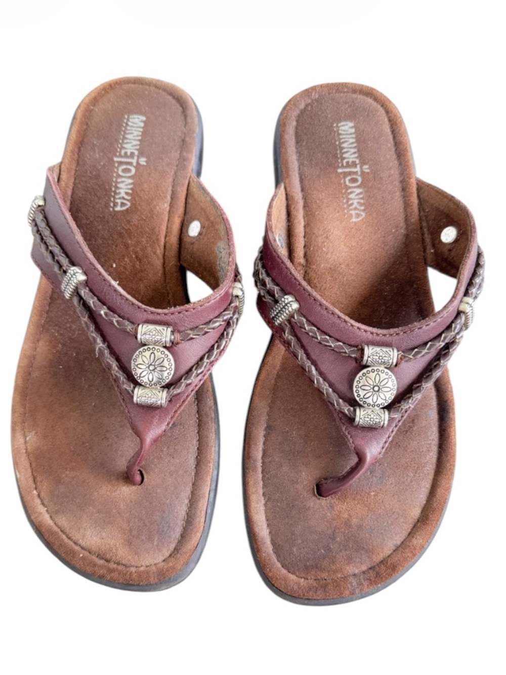 Minnetonka dark brown genuine leather silver beaded flip flop sandals size 7